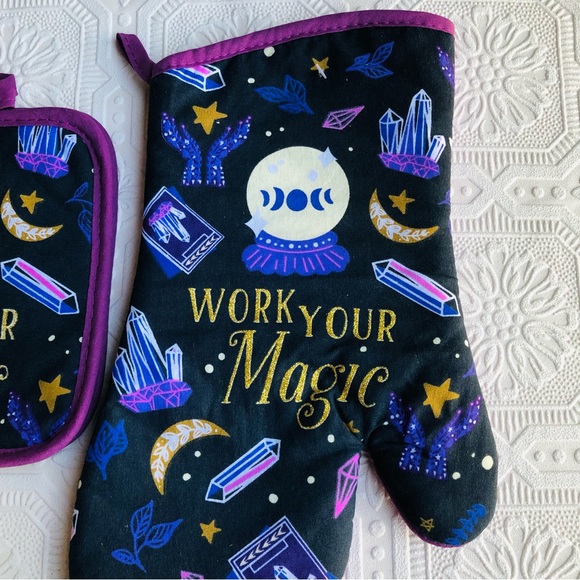 Work Your Magic Halloween Kitchen Accessories 3 pc - Picture 3 of 15